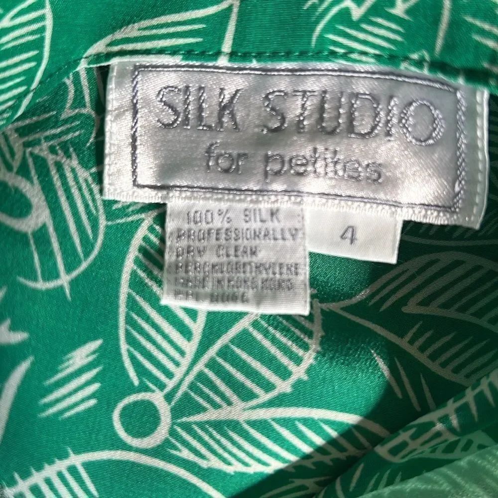 Silk Studio For Petites Size 4 💯% Silk Scoop Neck Sleeveless Green White Belted - Picture 13 of 13